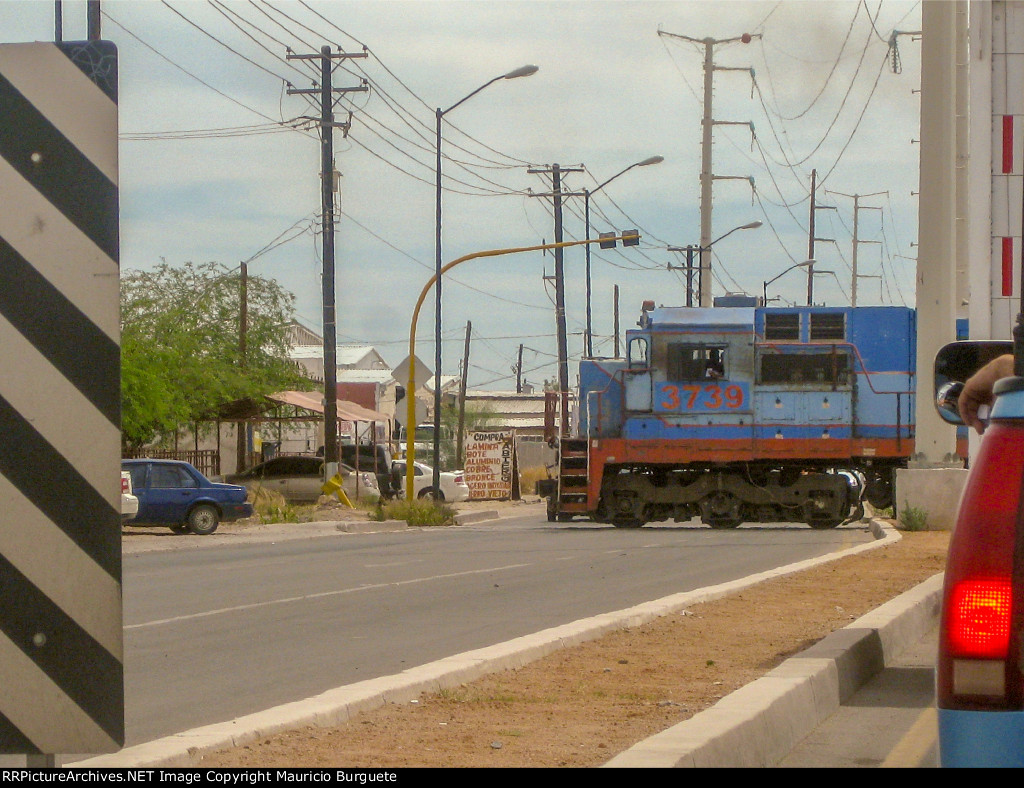 Ferromex C30-S7 Locomotive crossing the street